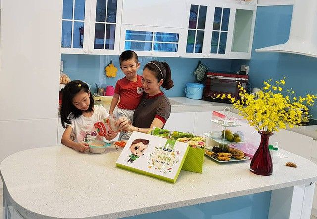Cha mẹ loay hoay với việc chăm con trong kỳ nghỉ hè